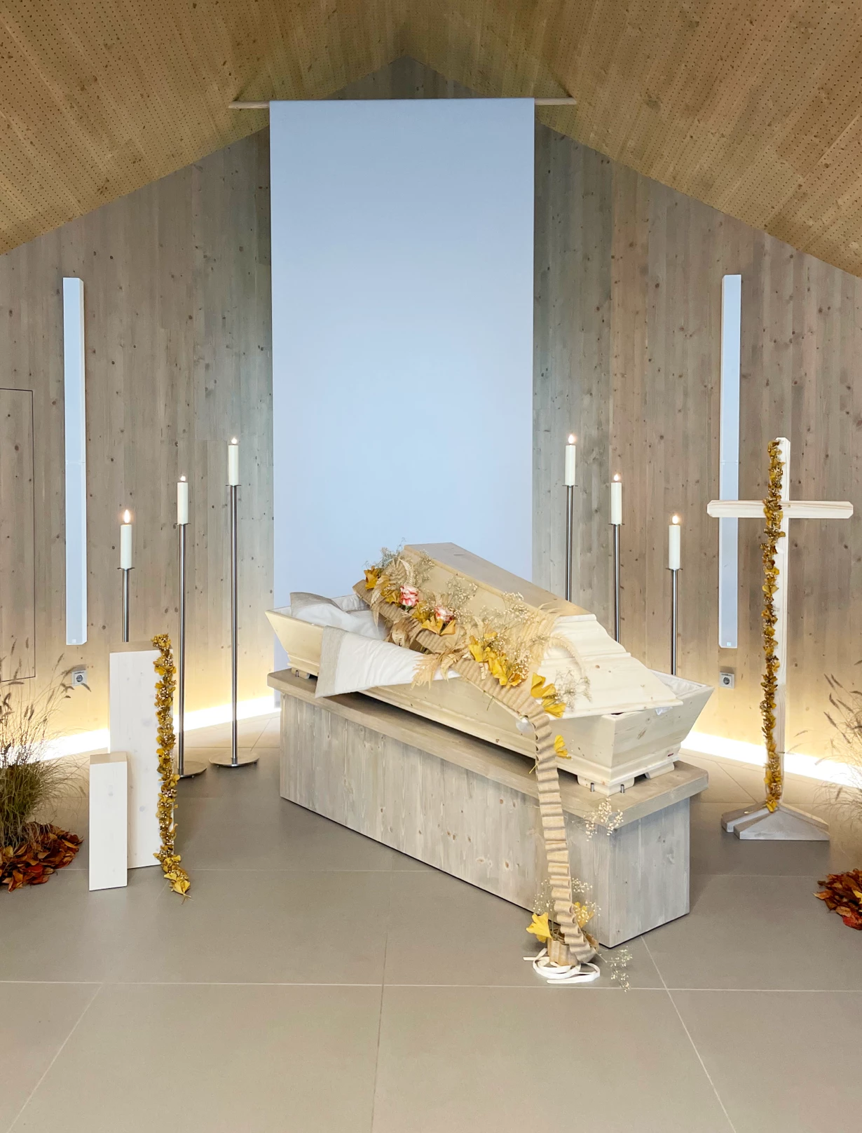 bestattung-sarg-aufbahrung-kirchham-vorchdorf-blumenschmuck-alt